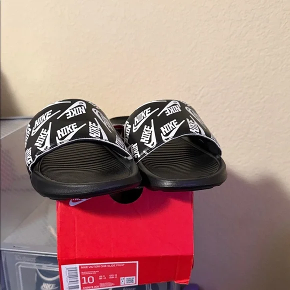 Nike Slide Sandals in Black with White Logo Print - Picture 3 of 7